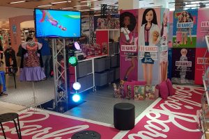Barbie meets Hot Weels, Thementour, Indoor